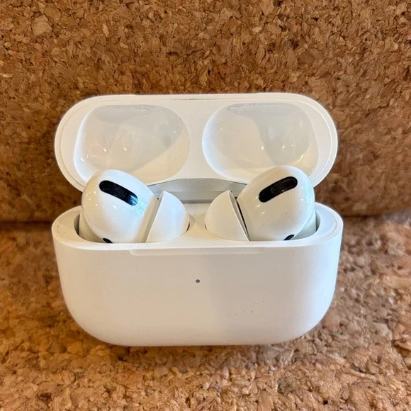 Apple AirPods Pro - Picture 2 of 6